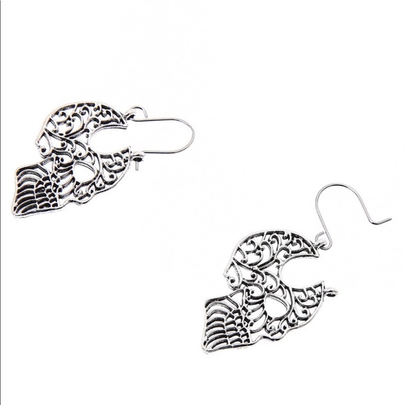 ONE LEFT! 🖤 Filigree sugar💀skull drop earrings - Picture 3 of 7